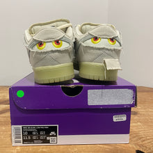 Load image into Gallery viewer, Mummy Nike SB (10)