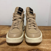 Load image into Gallery viewer, Converse Turbowpn | Size 8.5M | Used