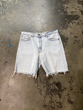 Load image into Gallery viewer, Light Wash Vintage Levi Jorts | 34W