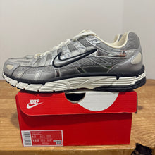 Load image into Gallery viewer, Nike Metalic Silver P 6000 | Size 13 | Preown