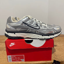 Load image into Gallery viewer, Nike Metalic Silver P 6000 | Size 13 | Preown