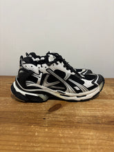 Load image into Gallery viewer, Balenciagia Runners | 10M | NO BOX | Used