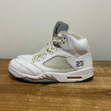 Load image into Gallery viewer, Jordan 5 Metallic White 2015 | 11M | Preown