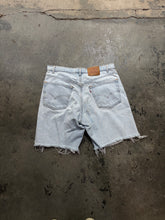 Load image into Gallery viewer, Light Wash Vintage Levi Jorts | 34W
