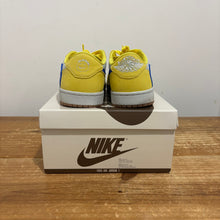 Load image into Gallery viewer, Travis Scott Canary | Size 8M | Worn 1X