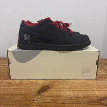 Load image into Gallery viewer, Nike SB Dunk Low ‘Supreme’ | 9.5M | USED