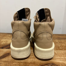 Load image into Gallery viewer, Converse Turbowpn | Size 8.5M | Used