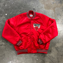 Load image into Gallery viewer, Chicago Bulls Satin Jacket | L | Red