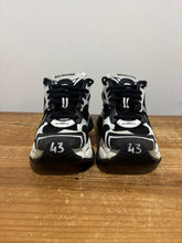 Load image into Gallery viewer, Balenciagia Runners | 10M | NO BOX | Used