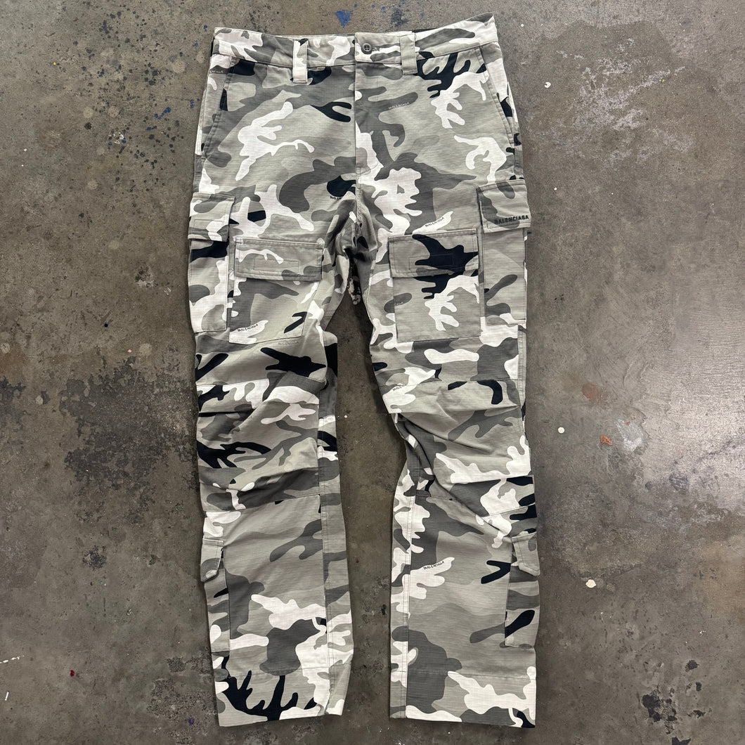 Balenciaga Camo Pants | M | Preown