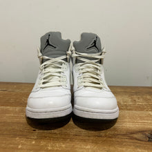 Load image into Gallery viewer, Jordan 5 Metallic White 2015 | 11M | Preown