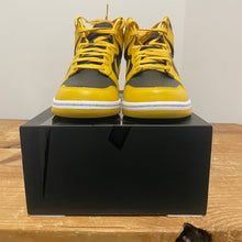 Load image into Gallery viewer, 2024 WuTang Nike Dunks (Sz9)