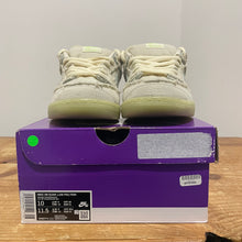 Load image into Gallery viewer, Mummy Nike SB (10)