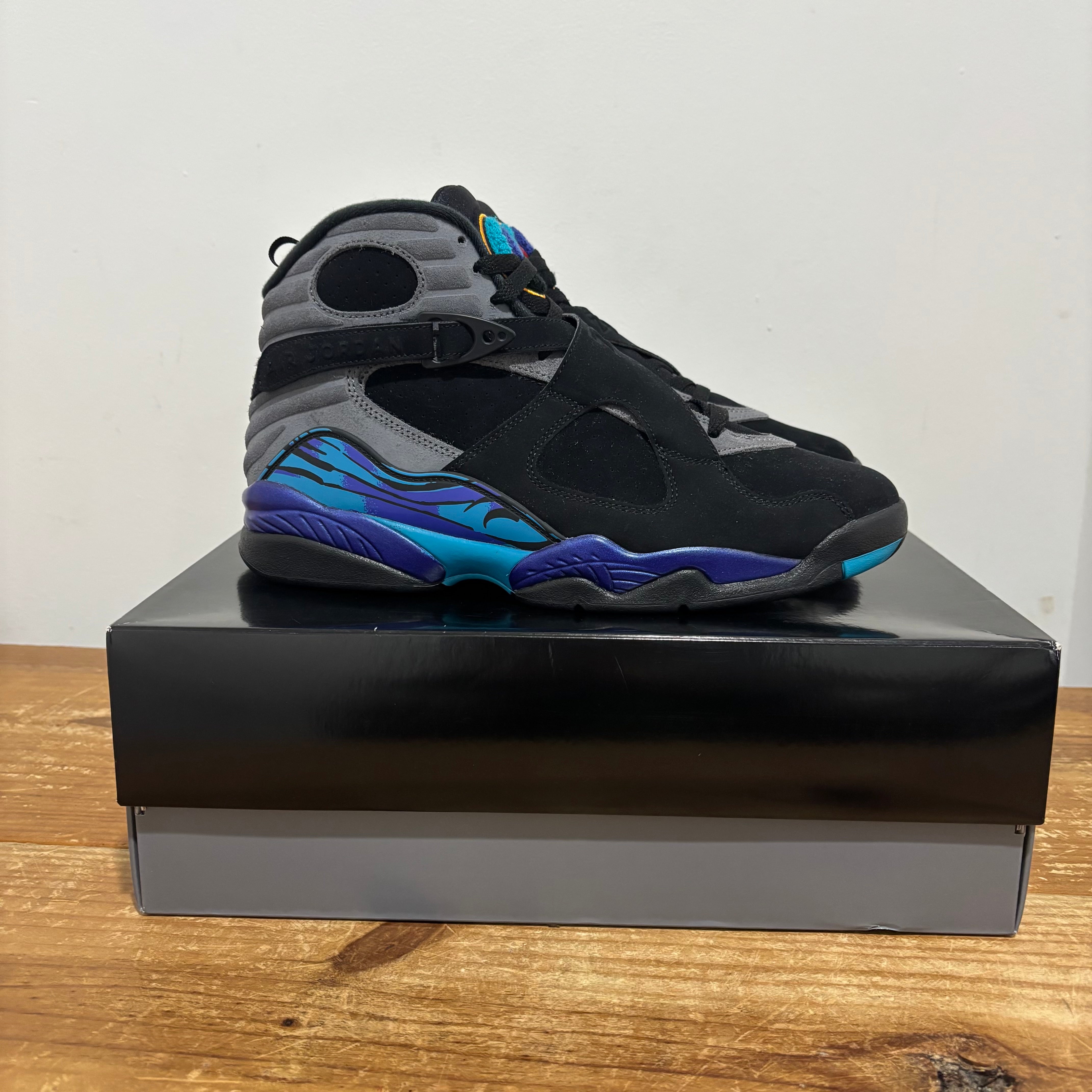 Air Jordan 8 'Aqua' '25 | 10.5M | New – VERSUS ATL