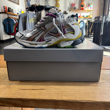Load image into Gallery viewer, Balenciagia Runners | 42 | Used