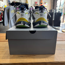 Load image into Gallery viewer, Balenciagia Runners | 42 | Used