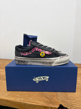 Load image into Gallery viewer, Vans Souvenir LX 36 ‘Black’ | 6 | Brand New